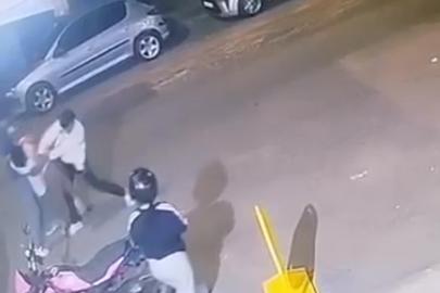 Tekirdağ'da bıçaklı kavga kamerada; 1 yaralı