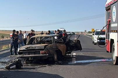 İki otomobilin çarpıştığı kazada araçlardan birinde yangın çıktı: 1 ölü, 2 yaralı