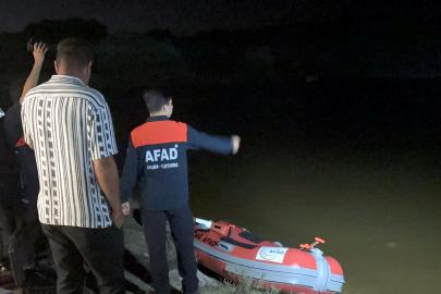 Serinlemek için girdiği gölde kayboldu