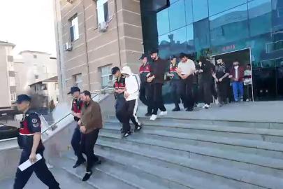 Hesaplarında 2,3 milyar liralık hareketlilik olan yasa dışı bahis şüphelilerine operasyon: 12 tutuklama (12)