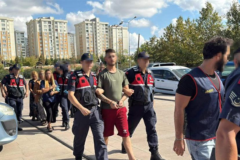 JASAT'ın operasyonunda aranan şüpheliler uyuşturucuyla yakalandı; 5 tutuklama