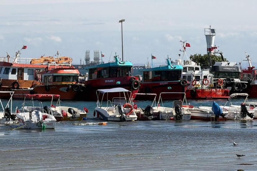 Tekirdağ'da fırtına; eğitim uçuşları iptal edildi, balıkçılar denize açılamadı
